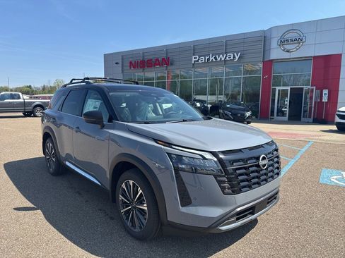 New 2026 Nissan Pathfinder Platinum AWD/4WD image 1