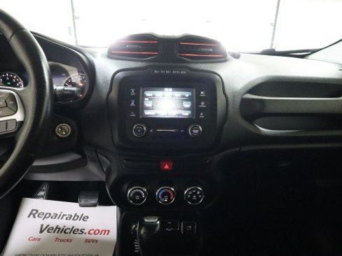 Used 2015 Jeep Renegade Trailhawk AWD/4WD image 13