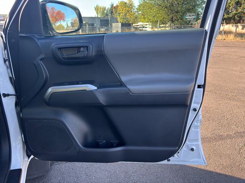 Used 2018 Toyota Tacoma SR5 image 18