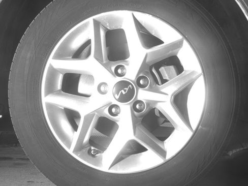 Used 2025 Kia Soul LX w/ LX Technology Package FWD image 13