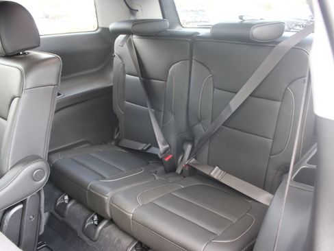 Used 2023 GMC Acadia SLT w/ Preferred Package FWD image 33
