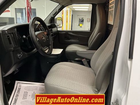 Used 2015 GMC Savana 2500 RWD image 12