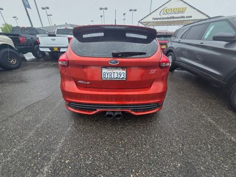 Used 2018 Ford Focus ST image 4