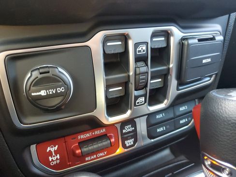 New 2026 Jeep Wrangler Unlimited Rubicon w/ Safety Group AWD/4WD image 19