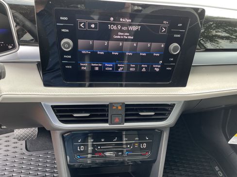 New 2025 Volkswagen Taos SE image 18