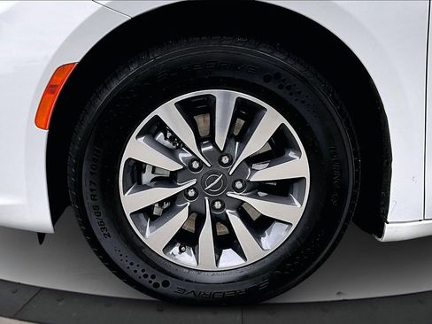 Certified 2024 Chrysler Pacifica Select image 34