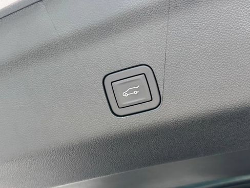 New 2026 GMC Yukon Denali w/ Denali Reserve Package AWD/4WD image 15