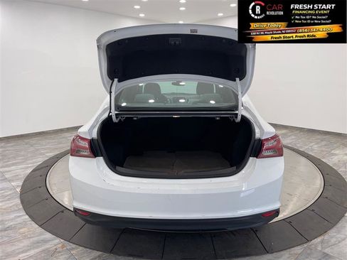 Used 2022 Chevrolet Malibu LT FWD image 37