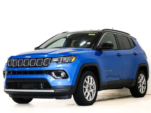 Used 2025 Jeep Compass Limited image 3