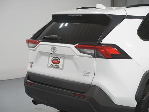 Used 2022 Toyota RAV4 XLE AWD/4WD image 9