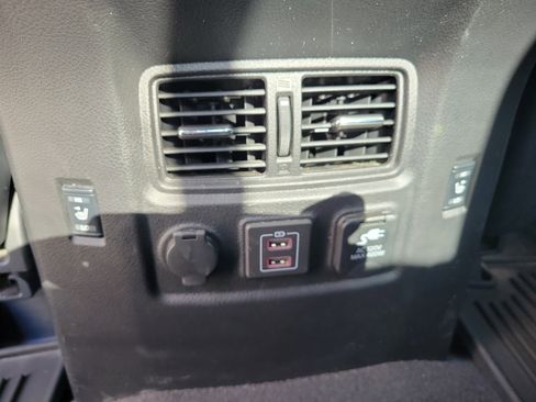 Used 2021 Nissan Titan PRO-4X w/ Pro-4x Convenience Package image 18