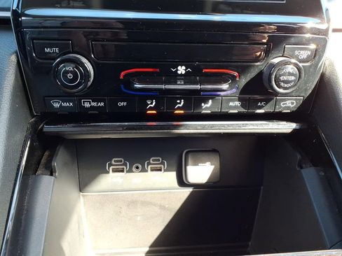 Used 2023 Jeep Grand Cherokee Laredo image 10