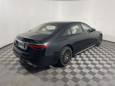 Used 2023 Mercedes-Benz S 500 4MATIC image 4
