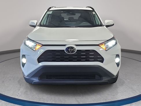 Used 2021 Toyota RAV4 XLE w/ Convenience Package FWD image 2