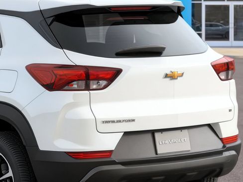 New 2026 Chevrolet TrailBlazer LT w/ Midnight Edition FWD image 7