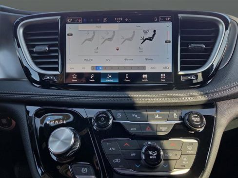 New 2026 Chrysler Pacifica Select w/ S Appearance Package image 18