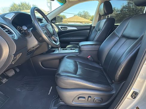 Used 2018 Nissan Pathfinder SL image 9