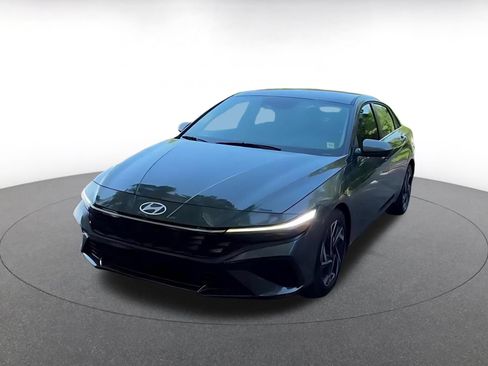 Used 2025 Hyundai Elantra SEL FWD image 7