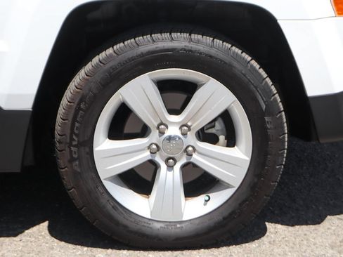 Used 2016 Jeep Patriot Latitude w/ Sun/Sound Group FWD image 36