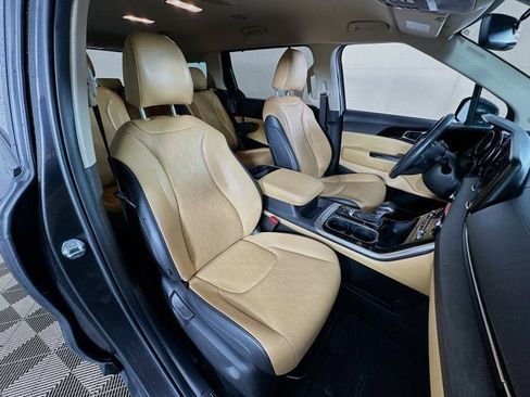 Certified 2024 Kia Carnival EX image 29