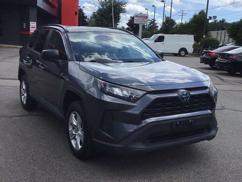 Used 2021 Toyota RAV4 LE AWD/4WD image 1
