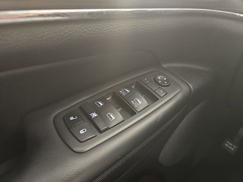 Used 2021 Jeep Grand Cherokee Limited image 27