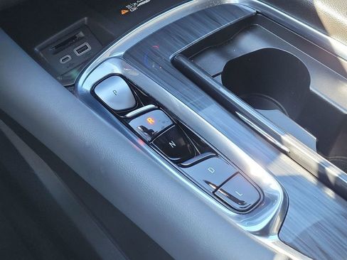 Used 2022 Buick Enclave Essence image 24