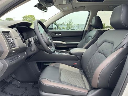 New 2025 Nissan Pathfinder Platinum w/ Cargo Package image 16