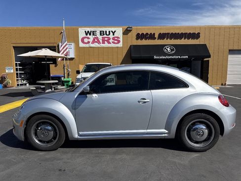 Used 2012 Volkswagen Beetle 2.5 image 2