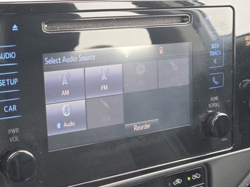 Used 2017 Toyota Corolla LE image 17