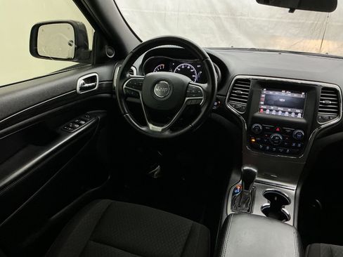 Used 2021 Jeep Grand Cherokee Laredo AWD/4WD image 28