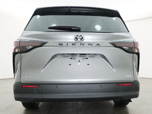 New 2026 Toyota Sienna XLE FWD image 11