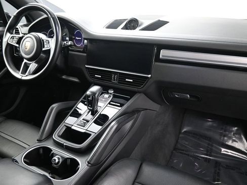 Used 2022 Porsche Cayenne Platinum Edition image 31