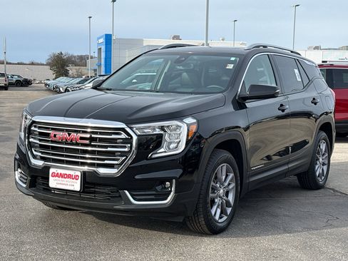 Used 2024 GMC Terrain SLT w/ Infotainment Package II AWD/4WD image 2