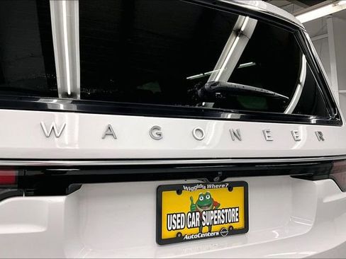 Used 2025 Jeep Wagoneer L Series III AWD/4WD image 9