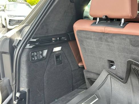 Used 2025 BMW X7 M60i AWD/4WD image 37