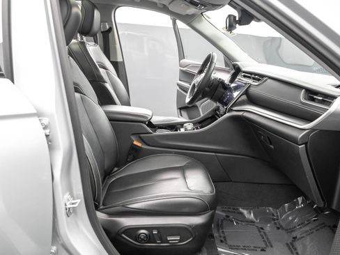 Used 2022 Jeep Grand Cherokee Limited image 40