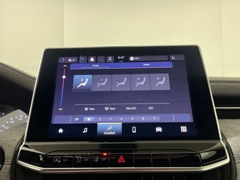 Used 2023 Jeep Compass Latitude image 29