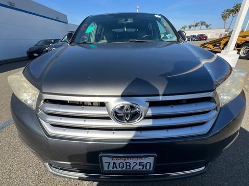 Used 2013 Toyota Highlander SE AWD/4WD image 2