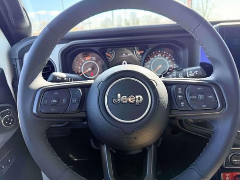 Used 2025 Jeep Wrangler Unlimited Sport AWD/4WD image 15