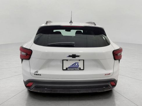Used 2025 Chevrolet Trax RS w/ Sunroof Package image 24