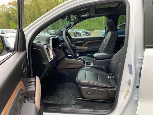 Used 2025 GMC Canyon Denali AWD/4WD image 29