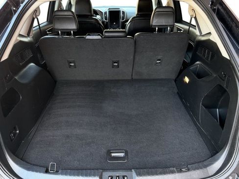 Used 2022 Ford Edge SEL image 11