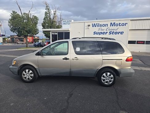 Used 2000 Toyota Sienna LE image 8