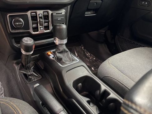 Used 2025 Jeep Wrangler Unlimited Sahara AWD/4WD image 41