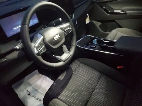 New 2026 Chevrolet Equinox LT w/ LPO, Floor Liner Package image 6