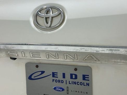 Used 2015 Toyota Sienna Limited Premium image 30