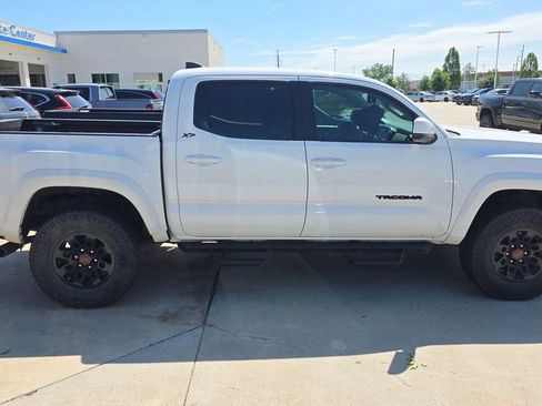 Used 2021 Toyota Tacoma SR5 RWD image 5