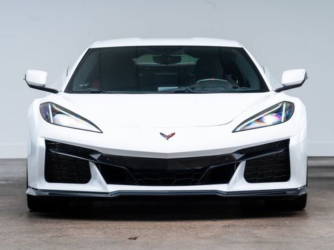 Used 2023 Chevrolet Corvette Z06 RWD image 3