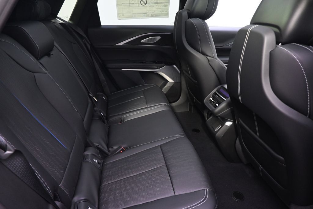 New 2026 Cadillac Lyriq V w/ LPO, Floor Liner Package AWD/4WD image 18